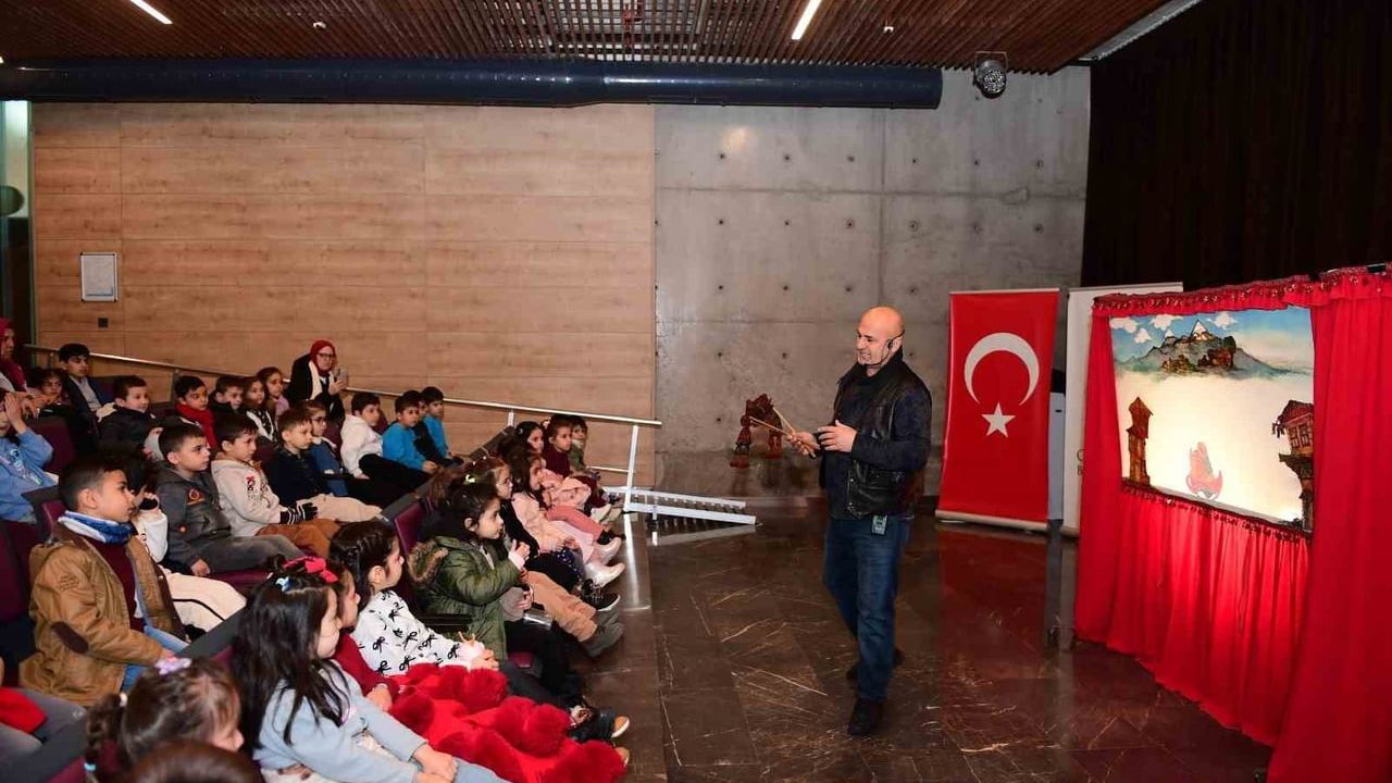 Osmangazi'de Karagöz Gösterisi Çocuklara Kültürel Deneyim Yaşattı