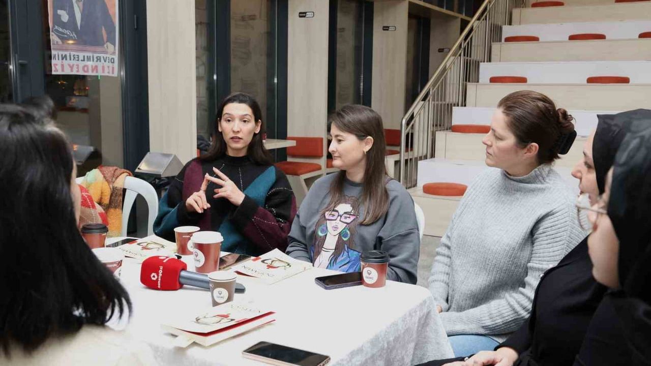 Osmangazi'de Kolektif Okuma: 'Kalk Bi Dopamin Demle' kitabı nörobilim ekseninde tartışıldı