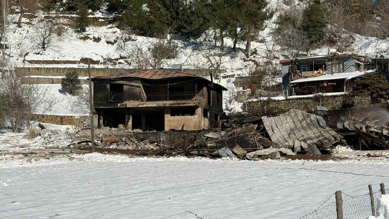 Osmaniye'de hızar atölyesi yangında kullanılamaz hale geldi