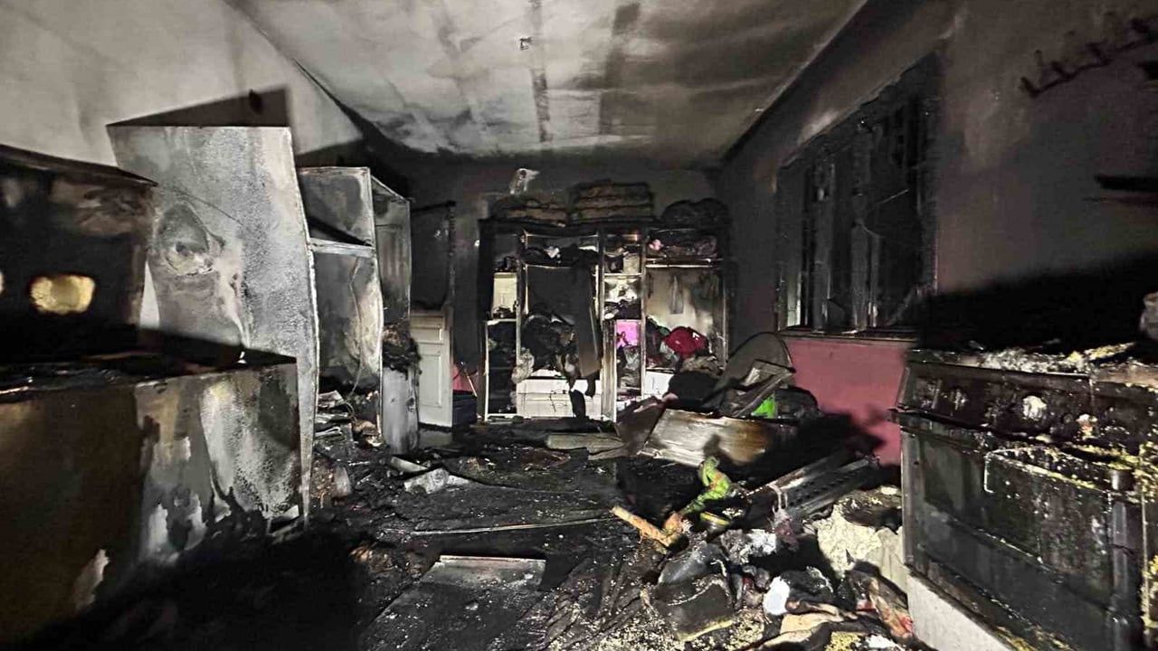 Osmaniye'de Korkut Ata Mahallesi'nde müstakil ev yangını söndürüldü