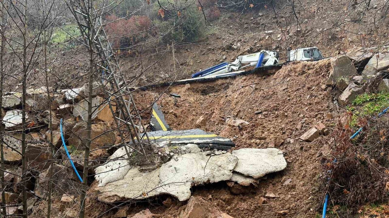 Osmaniye’de yağış nedeniyle yolda göçük: Aşağı Karderesi Köyü elektriksiz kaldı