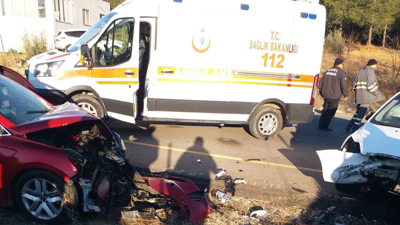 Osmaniye Düziçi'de buzlanma nedeniyle iki otomobil çarpıştı: 2 yaralı