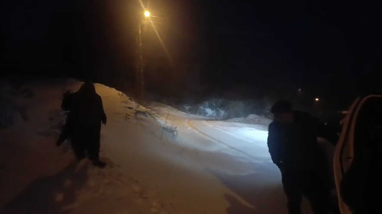 Osmaniye Düziçi’nde kara kapanan mahallede mahsur kalan iki yaşlı kadın kurtarıldı