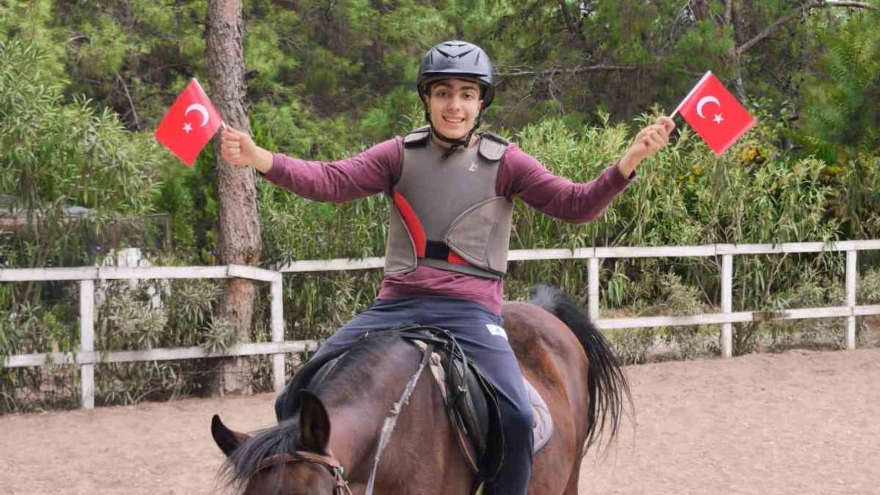 Otizmli 15 yaşındaki Burak Göçer, kök hücre, TMS ve eğitimle sosyal yaşama hazırlanıyor