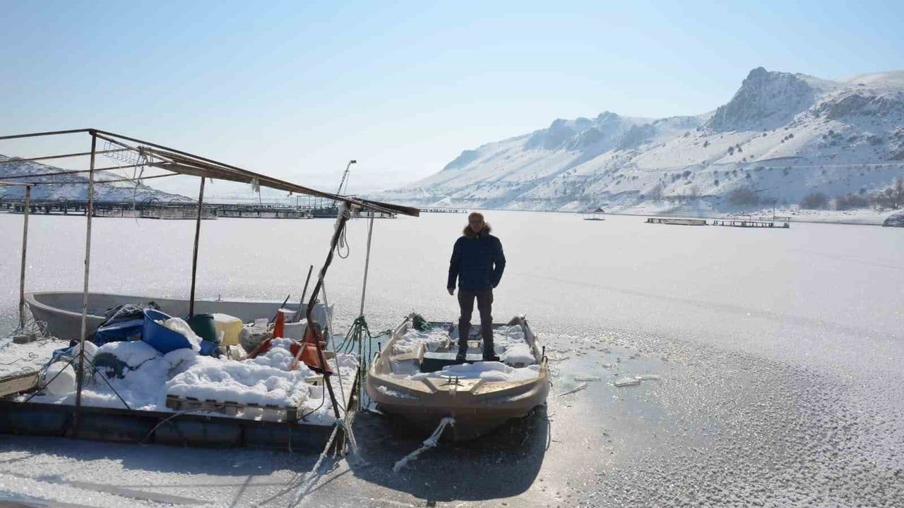 Otlukbeli'de sıcaklık eksi 22,1 dereceye düştü: Erzincan'daki en düşük ölçümler