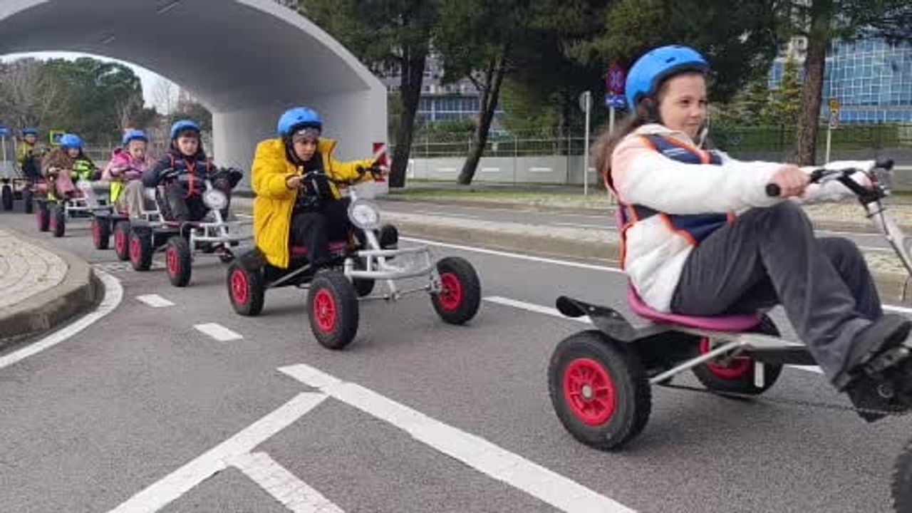 Oyak Renault, 'Güvenli Adımlar Projesi' ile çocuklarda erken trafik güvenliği bilinci oluşturuyor