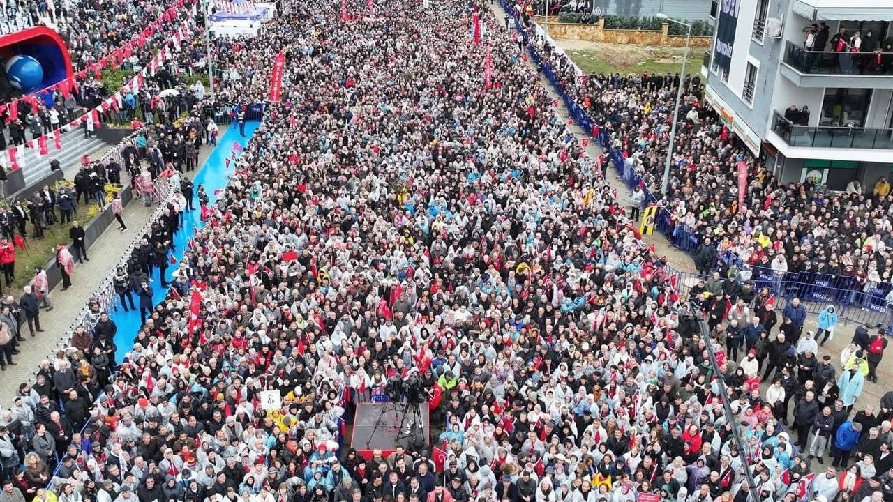 Özgür Özel: Seçim sath-ı mailindeyiz, kapı kapı gezmeye var mısınız?