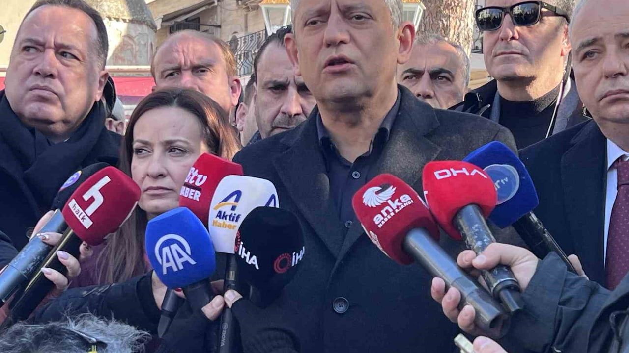 Özgür Özel: 'Suriye'deki istikrarsızlık kimseye fayda sağlamaz' — Manisa'da gündem değerlendirmesi