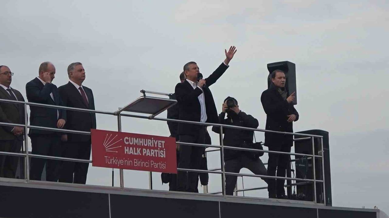 Özgür Özel, Yalova'da 'Millet İradesine Sahip Çıkıyor' mitinginde konuştu