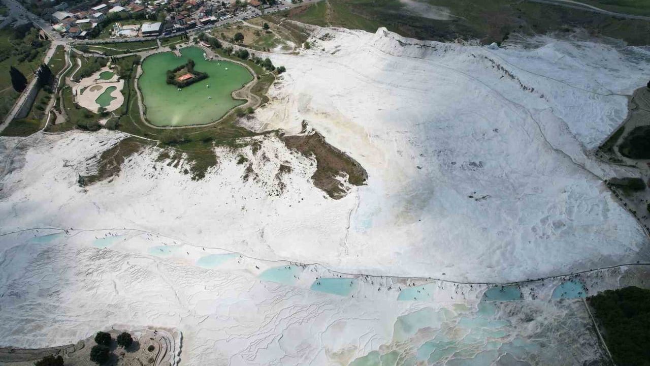 Pamukkale Hierapolis, 2025'te Türkiye'nin 2. en çok ziyaret edilen örenyeri oldu