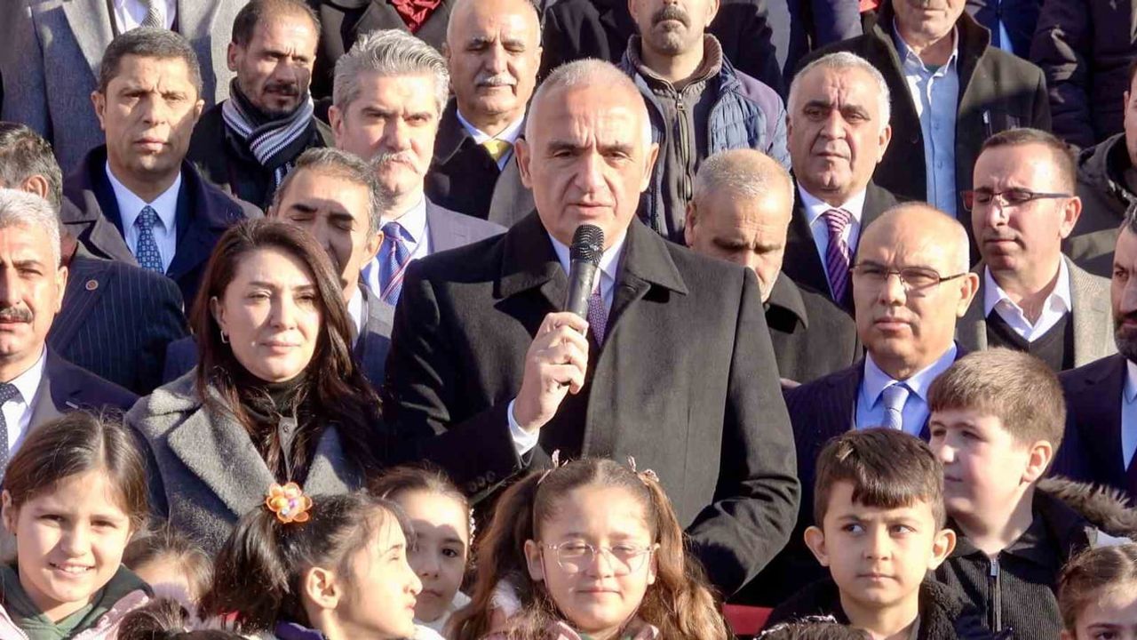 Patnos İlçe Halk Kütüphanesi açıldı — Bakan Ersoy kütüphanelerin gençleri geleceğe hazırladığını vurguladı