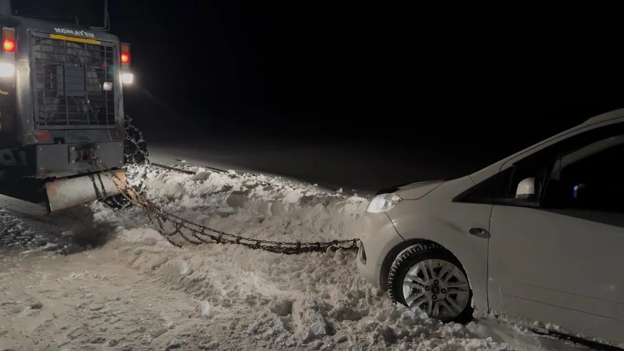 Patnos'ta kar ve tipi ulaşımı ve günlük yaşamı olumsuz etkiliyor