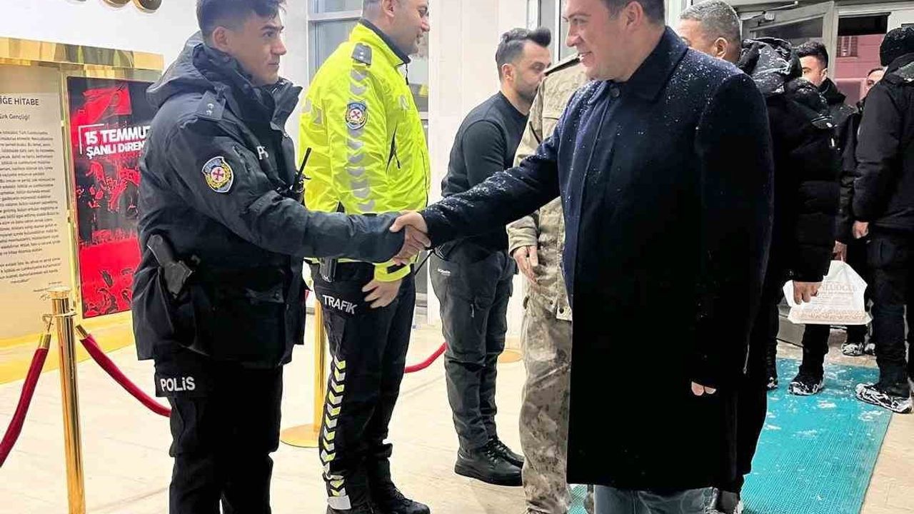 Patnos'ta Kaymakam Burak Dertlioğlu'nden güvenlik güçlerine yeni yıl ziyareti