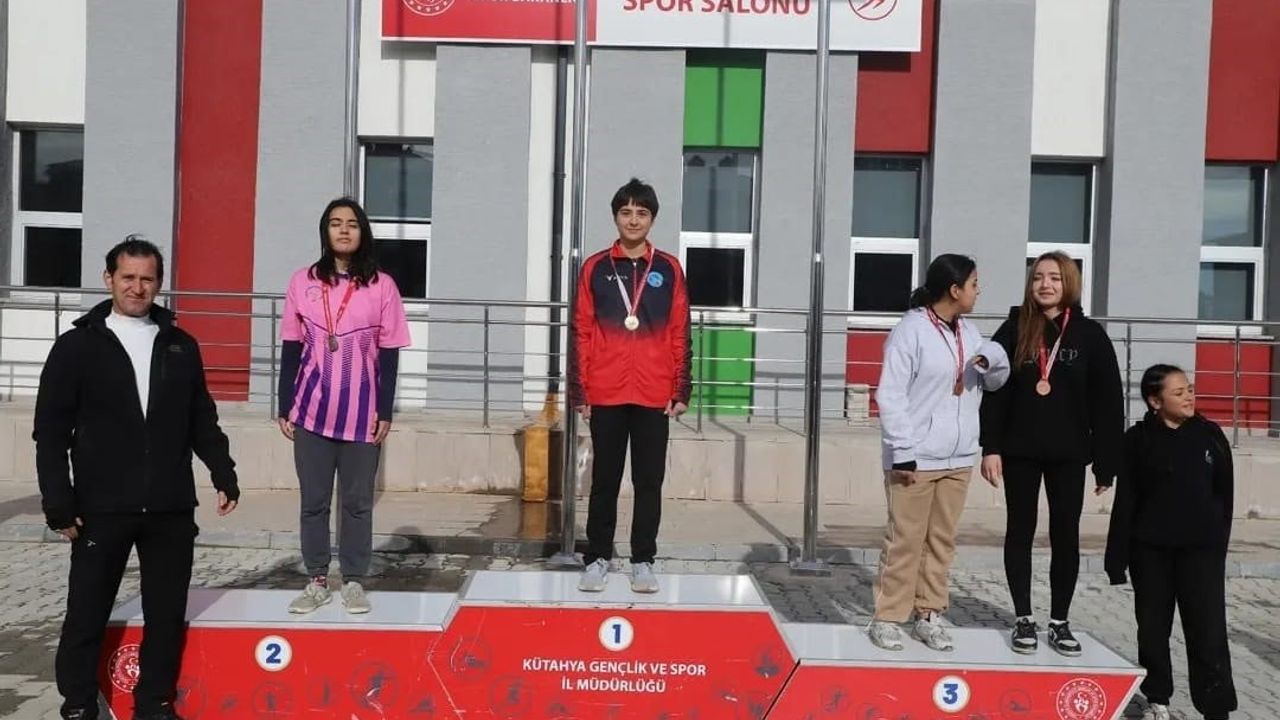 Pazarlar Spor Lisesi oryantiringde ilk yılda 1 kupa, 6 madalya kazandı