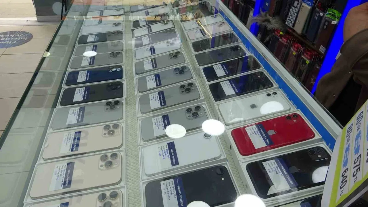 Pendik Kavakpınar'da planlı hırsızlık: kova ve vileda ile oyalama yöntemiyle 283 bin TL'lik telefonlar çalındı