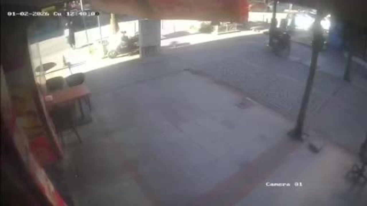 Pendik Kaynarca'da kuyumcuda oyuncak silahlı soygun girişimi: Esnaf müdahalesi kamerada