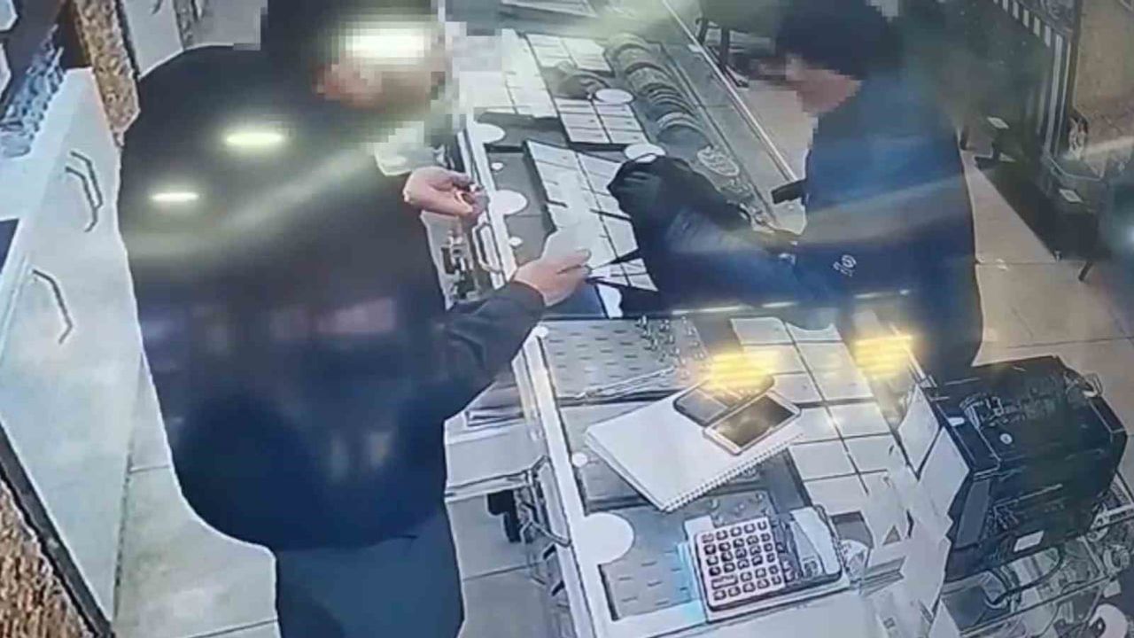 Pendik Kaynarca'da oyuncak silahla kuyumcuya soygun girişimi; şüpheli tutuklandı