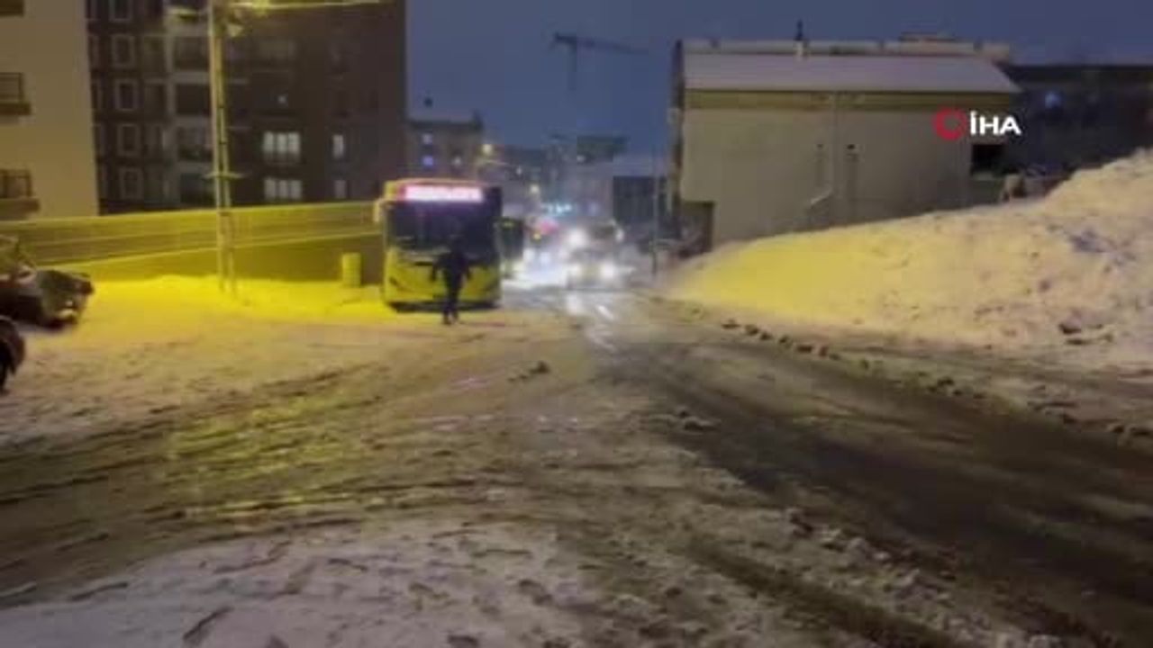 Pendik'te kar temizliği sürerken İETT otobüsleri lastik yetersizliği nedeniyle yolda kaldı