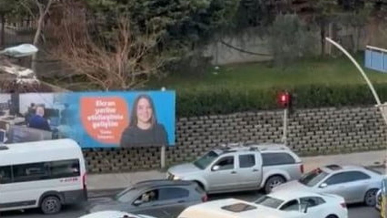 Pendik'te kırmızı ışıkta yol verme tartışması kavgaya dönüştü — Cep telefonu kamerasına yansıdı