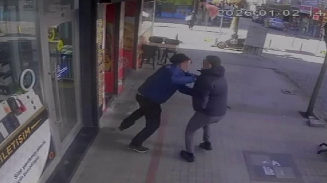 Pendik'te kuyumcuda oyuncak silahla soygun girişimi; esnaf müdahale etti