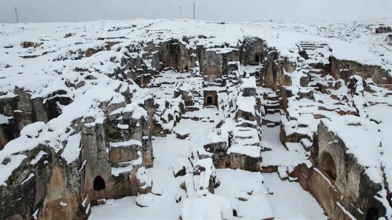 Perre Antik Kenti, Adıyaman’da Karla Beyaza Büründü