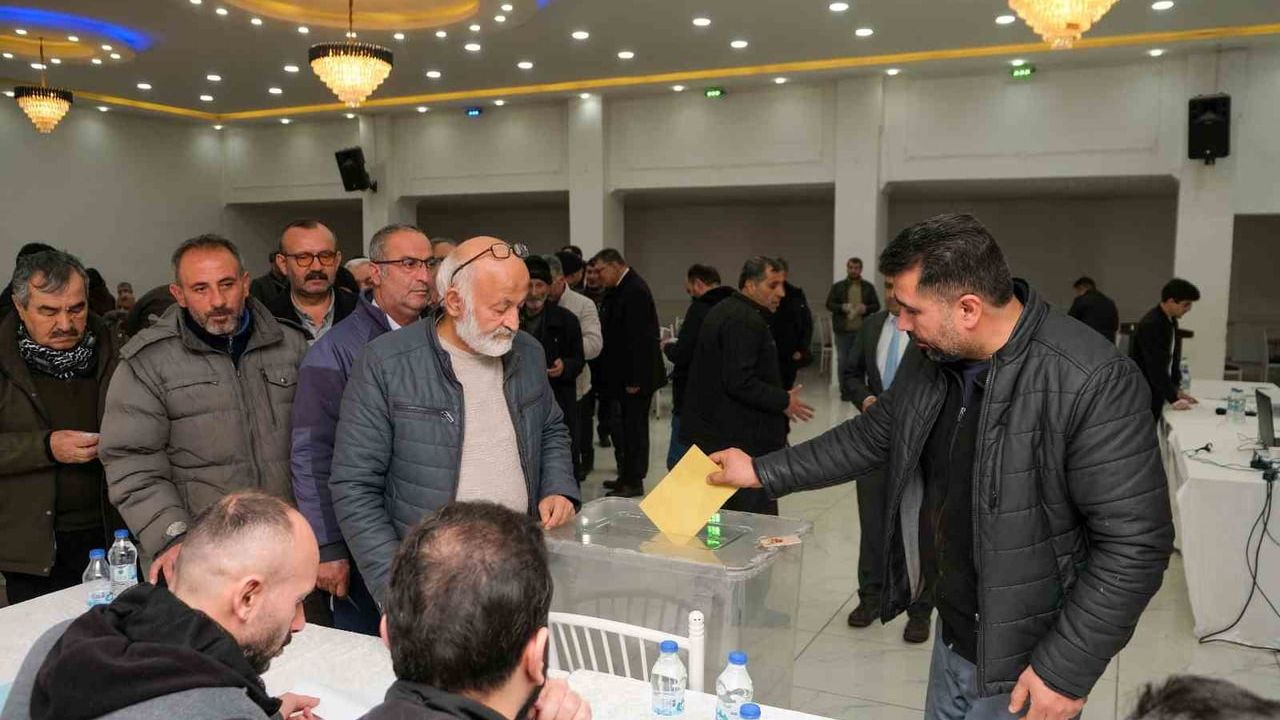 Pınarbaşı Esnaf Odası'nda Bünyamin Bedir yeniden başkan seçildi