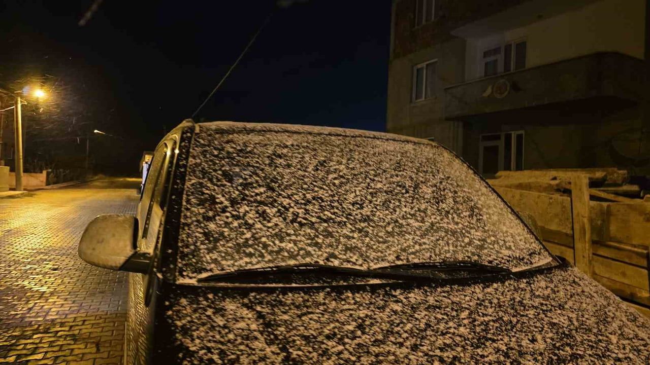 Pınarhisar’da Kar Yağışı Etkili Oldu: İlçe Kısa Sürede Beyaz Örtüye Büründü