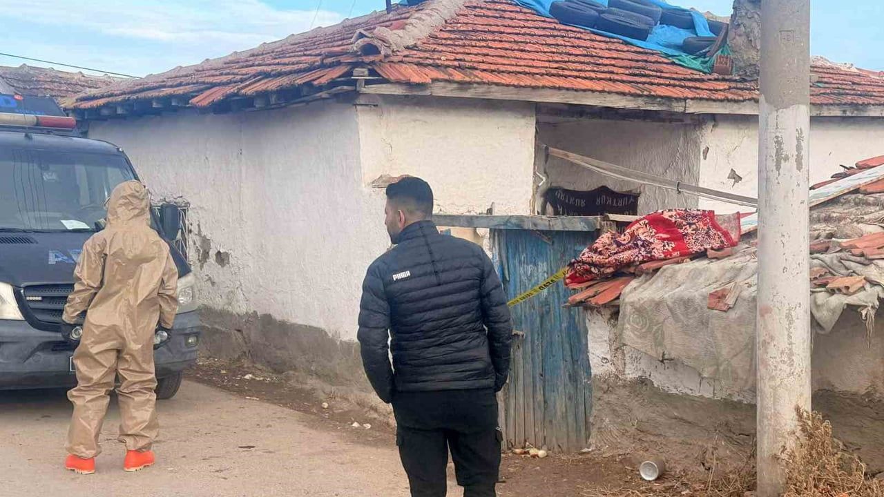 Polatlı'da boya katkı maddesi şüphesi: 3 tarım işçisi ve bir bebeğin durumu ağır