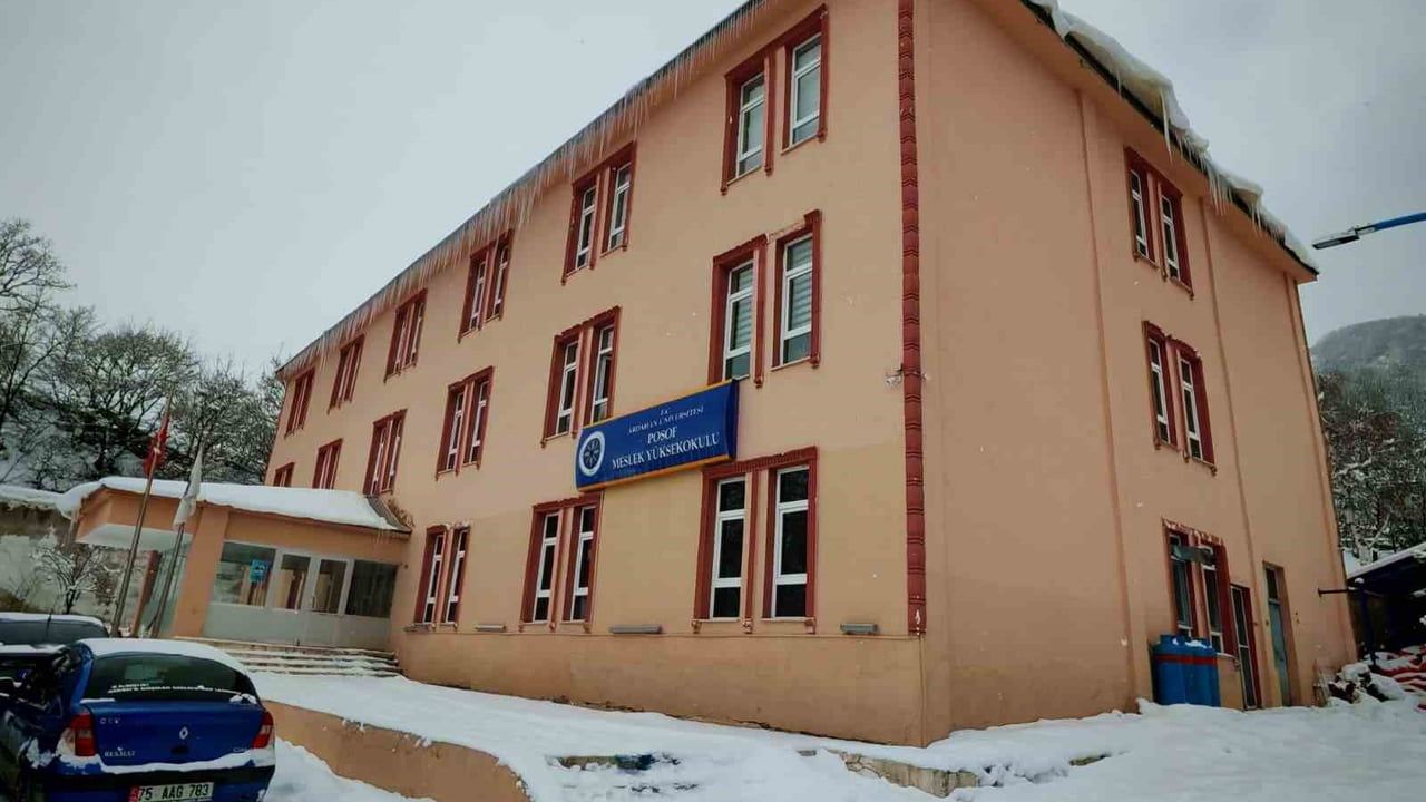 Posof Meslek Yüksekokulu Müdürlüğüne Posoflu Akademisyen Temel İbrahim Oğuzhan Gökgöz Atandı