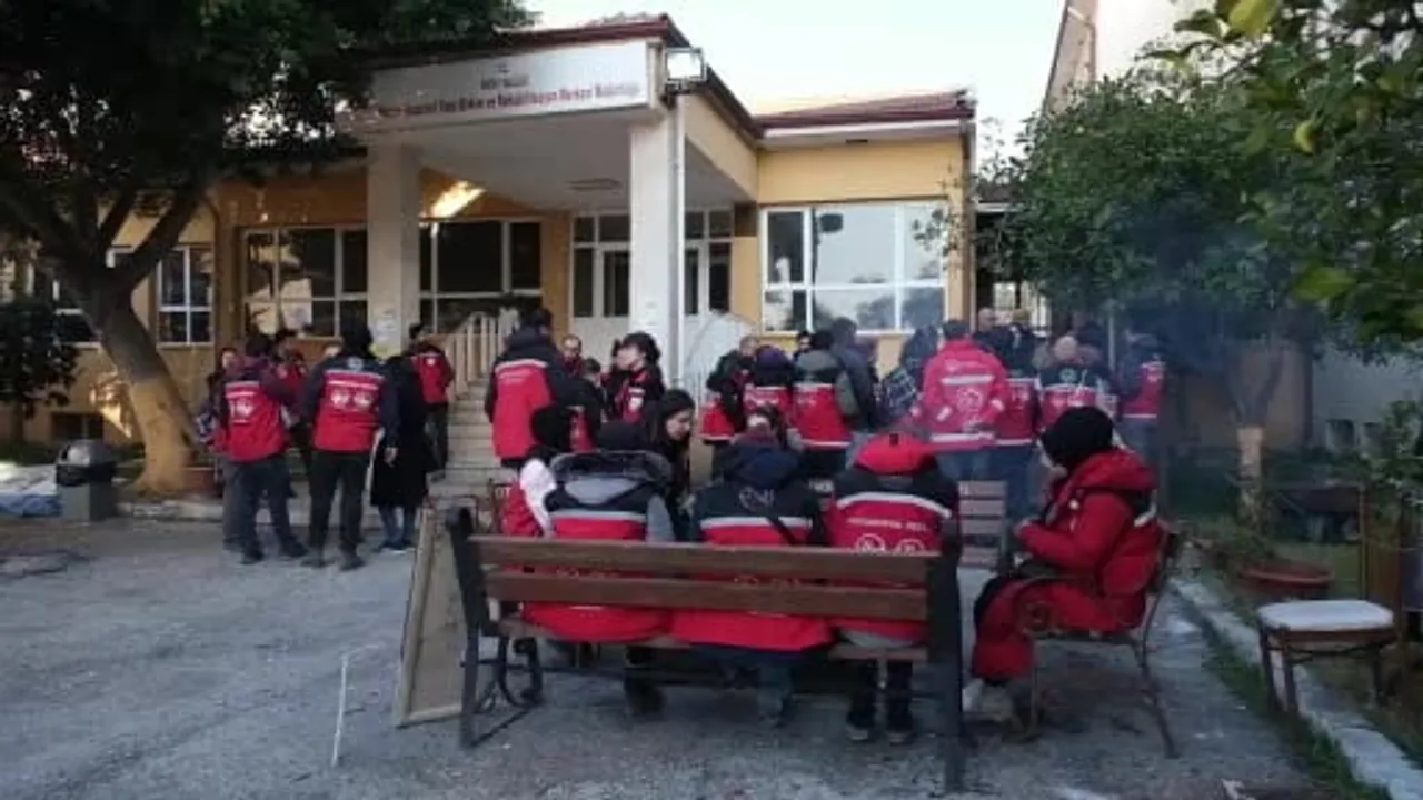 Psikososyal Destek Ekipleri: Afetin İlk Anından İtibaren Sahada