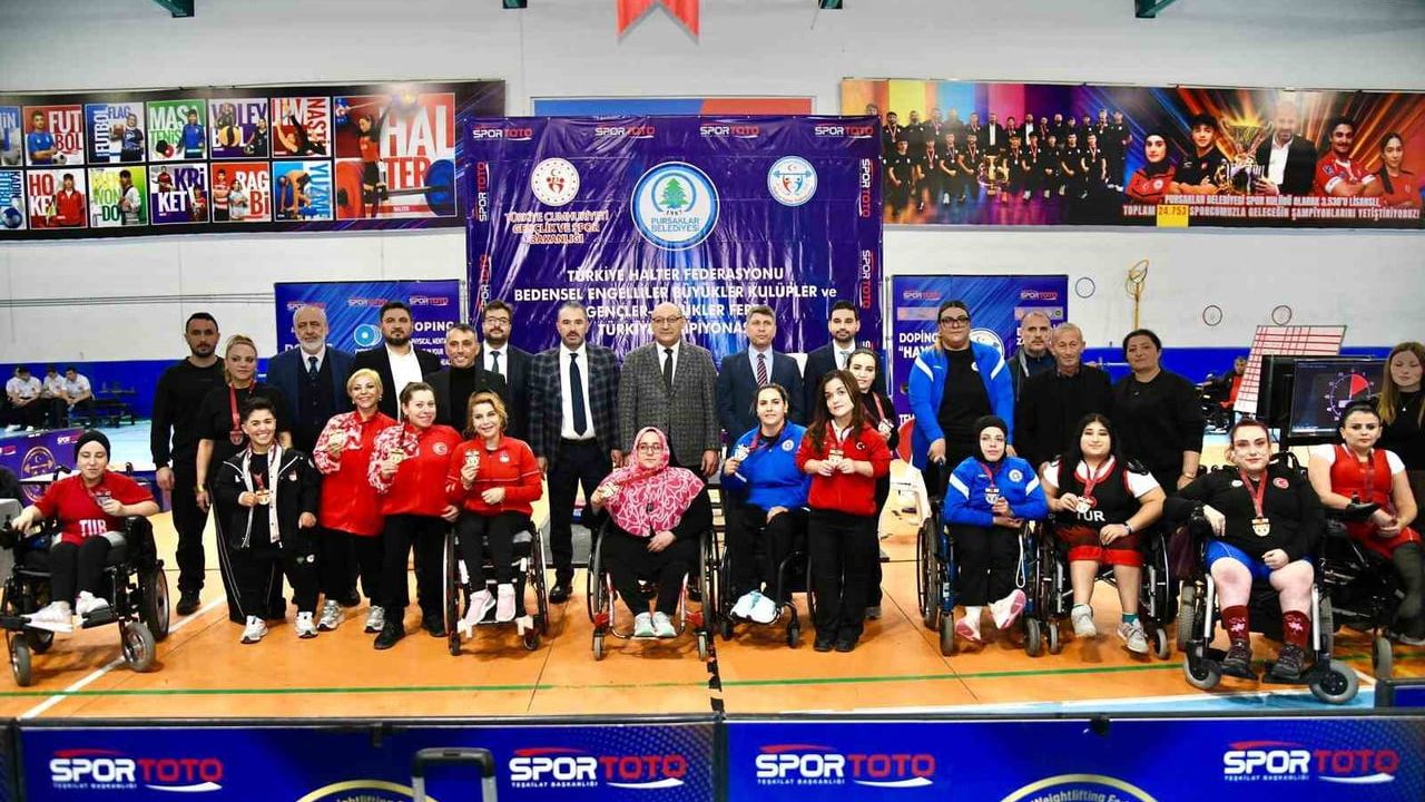 Pursaklar'da Bedensel Engelliler Büyükler Kulüpler ile Gençler-Büyükler Ferdi Türkiye Halter Şampiyonası başladı