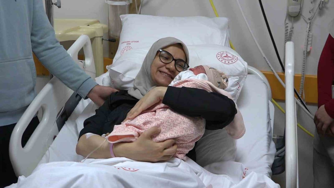 Rize'de 2026 yılının ilk bebeği Elif Bilge doğdu