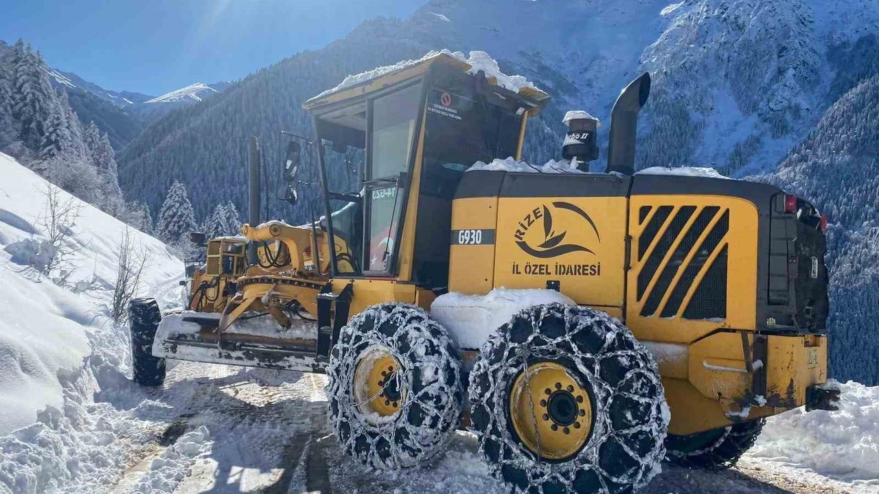 Rize'de 206 köy yolu kar nedeniyle ulaşıma kapandı: Ekipler çalışma başlattı