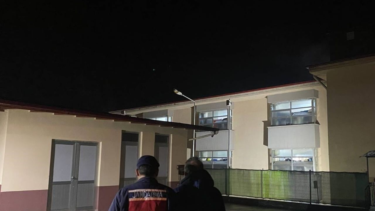 Rize'de iki aranan şahıs yakalandı ve cezaevine teslim edildi