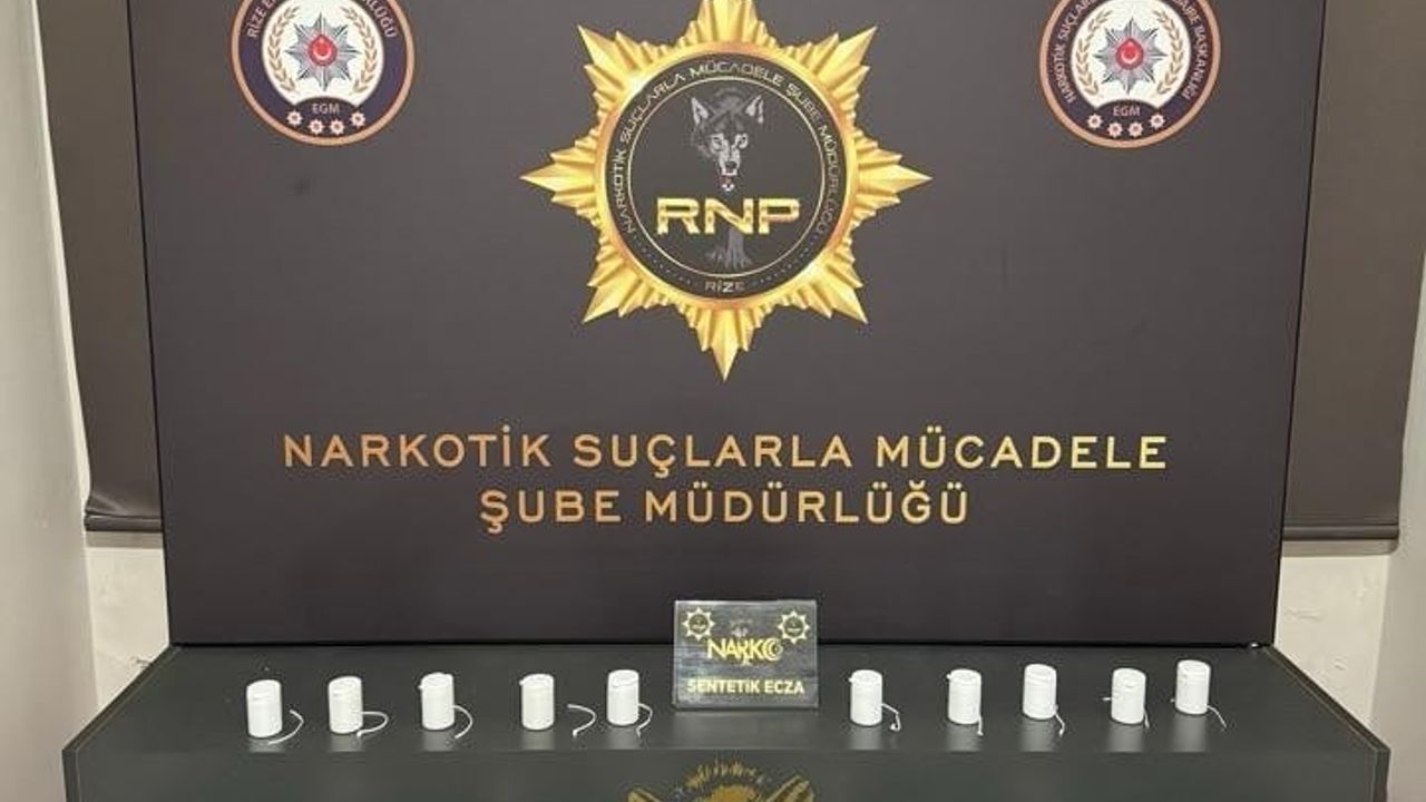 Rize'de 'torbacı' operasyonu: 3 kişi tutuklandı, 47,06 g bonzai ve 837 hap ele geçirildi