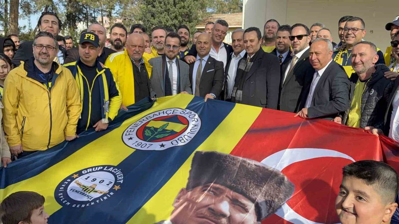 Sadettin Saran Akkuyu İlkokulu'nu ziyaret etti: 'Bu sene Fenerbahçe'yi şampiyon yaparak birçok çocuğumuzu Fenerbahçeli yapacağız'