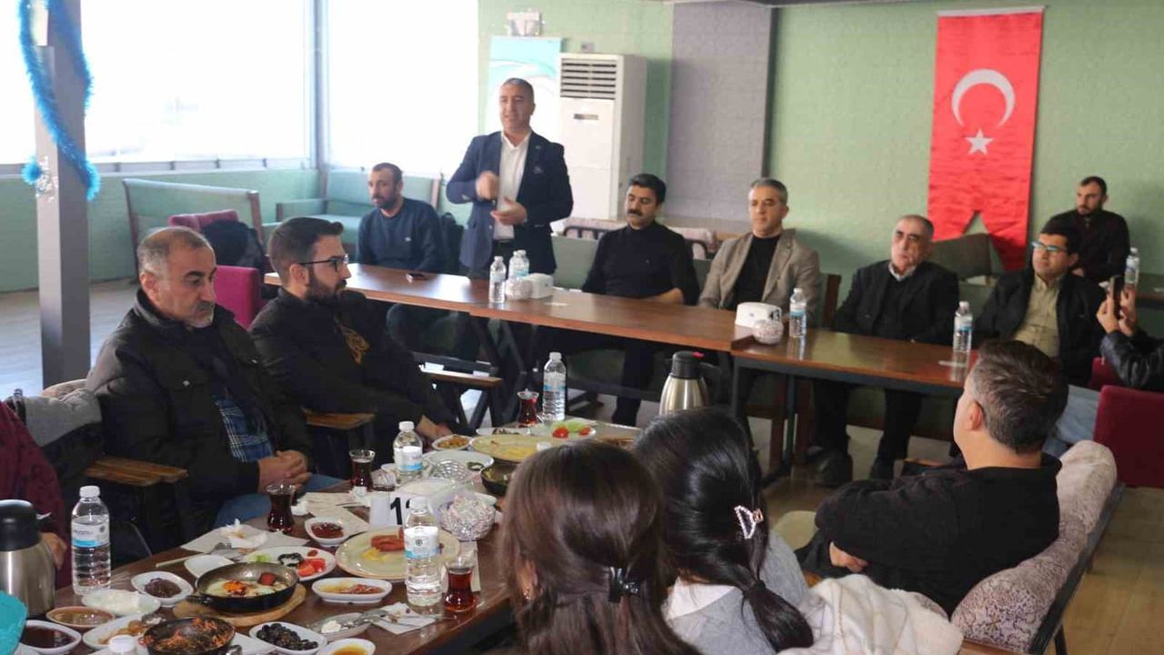 Sağlık-Sen Şırnak üyeleriyle kahvaltıda buluştu: Özlük hakları ve çalışma koşulları gündemde