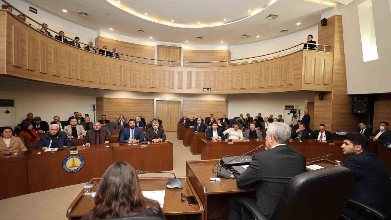 Şahinbey Belediye Meclisi 2026'nın İlk Oturumunu Gerçekleştirdi: 20 Gündem Maddesi ve Denetim Komisyonu Seçimi