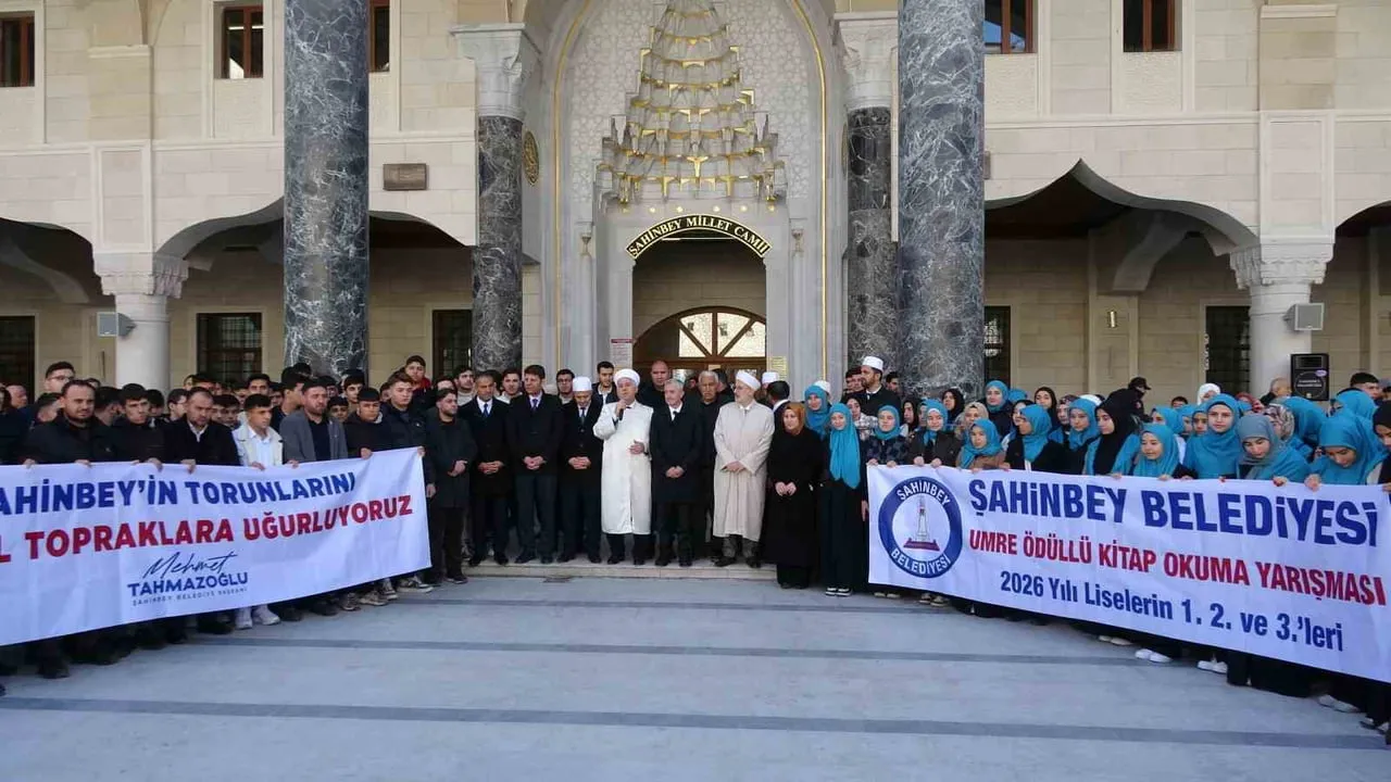 Şahinbey Belediyesi 175 Öğrenciyi 'Umre Ödüllü Kitap Okuma Yarışması' kapsamında kutsal topraklara uğurladı