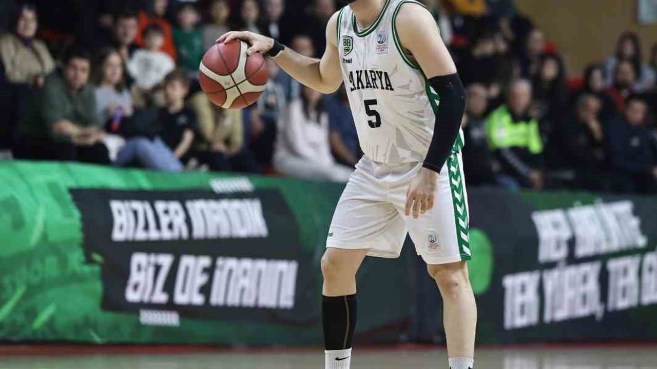 Sakarya Büyükşehir, ABB EGO Spor'u 94-84 yenerek galibiyet serisini 12'ye taşıdı