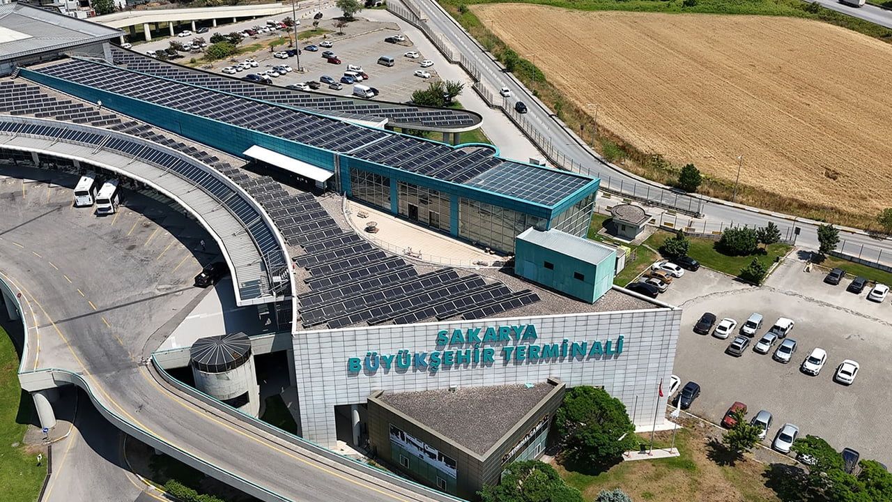 Sakarya Büyükşehir Belediyesi, Şehirlerarası Otobüs Terminali'nde Genel Temizlik Çalışması Yaptı