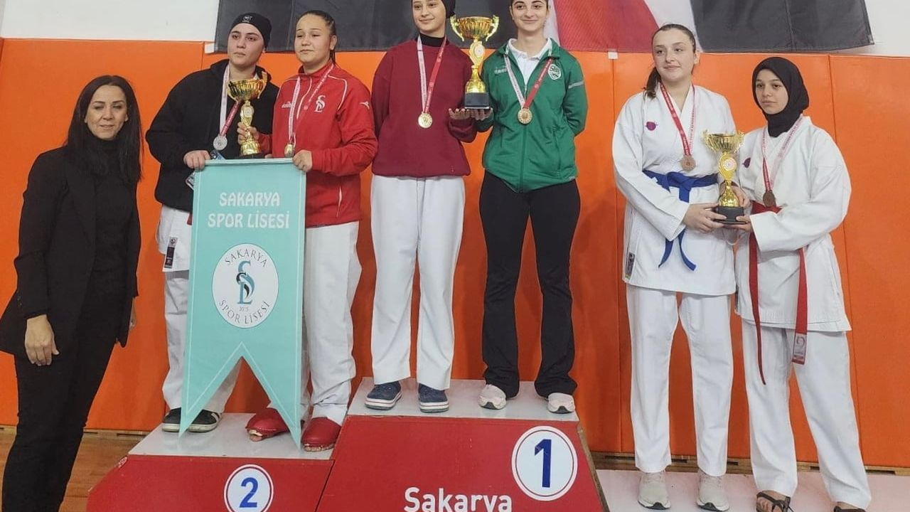 Sakarya Büyükşehir Belediyesi Spor Kulübü, Okullar Arası Gençler İl Birinciliği'nde 9 madalya kazandı