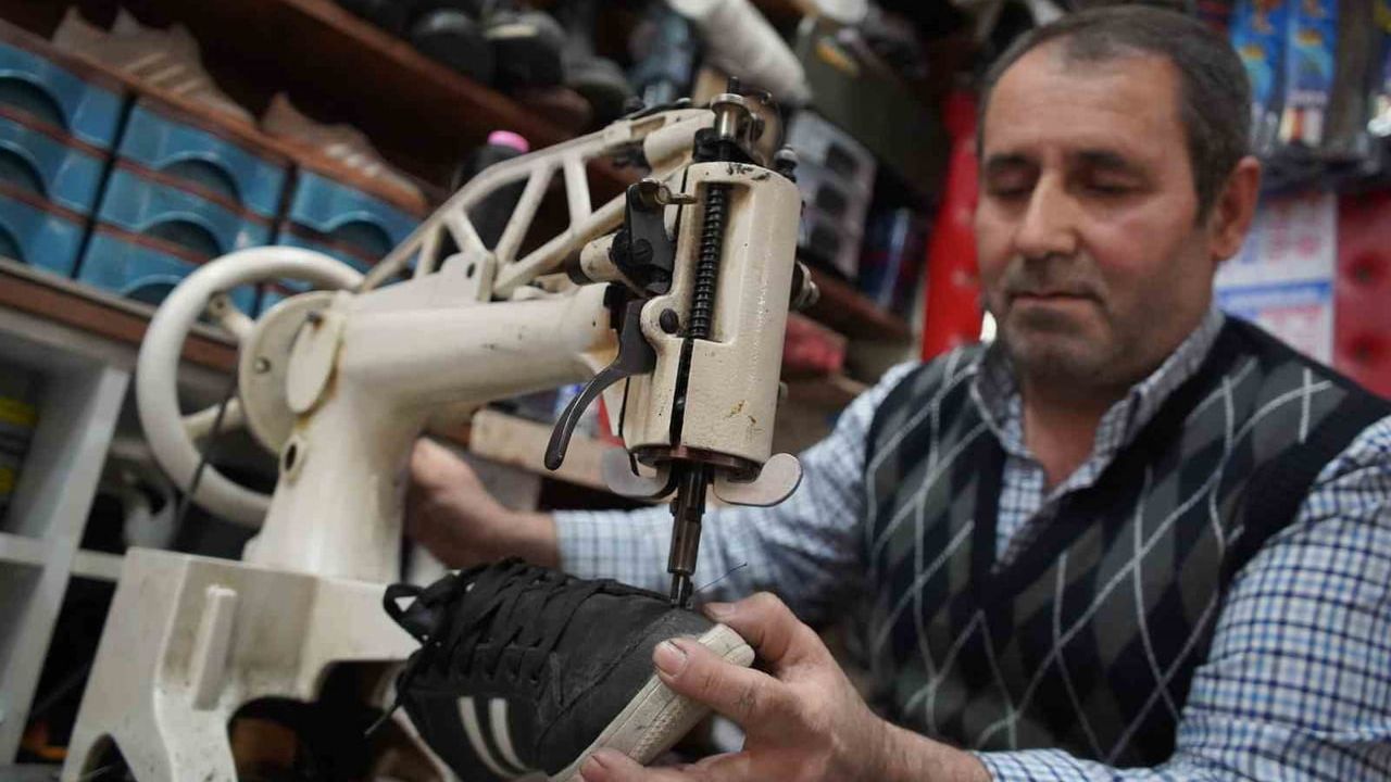 Sakarya'da Ayakkabı Ustalığı Azalıyor: 20 Yılın Tanığı Kamuran Yıldız Anlatıyor