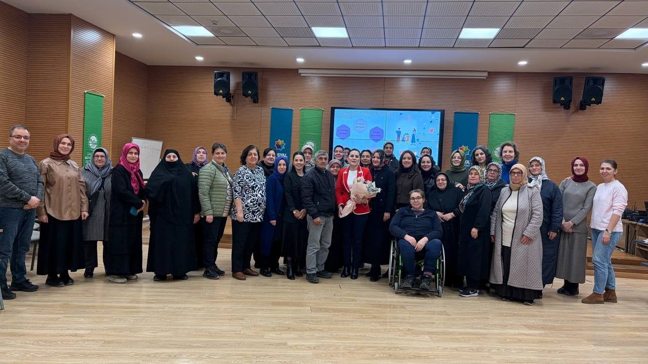 Sakarya'da Özel Gereksinimli Bireylerin Ailelerine İletişim Eğitimi