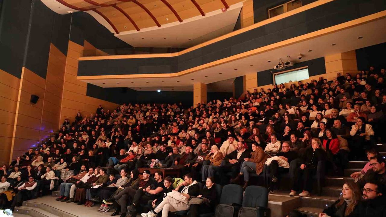 Sakarya'da "Ruh Öküzüm" Tiyatro Oyunu Yoğun İlgi Gördü