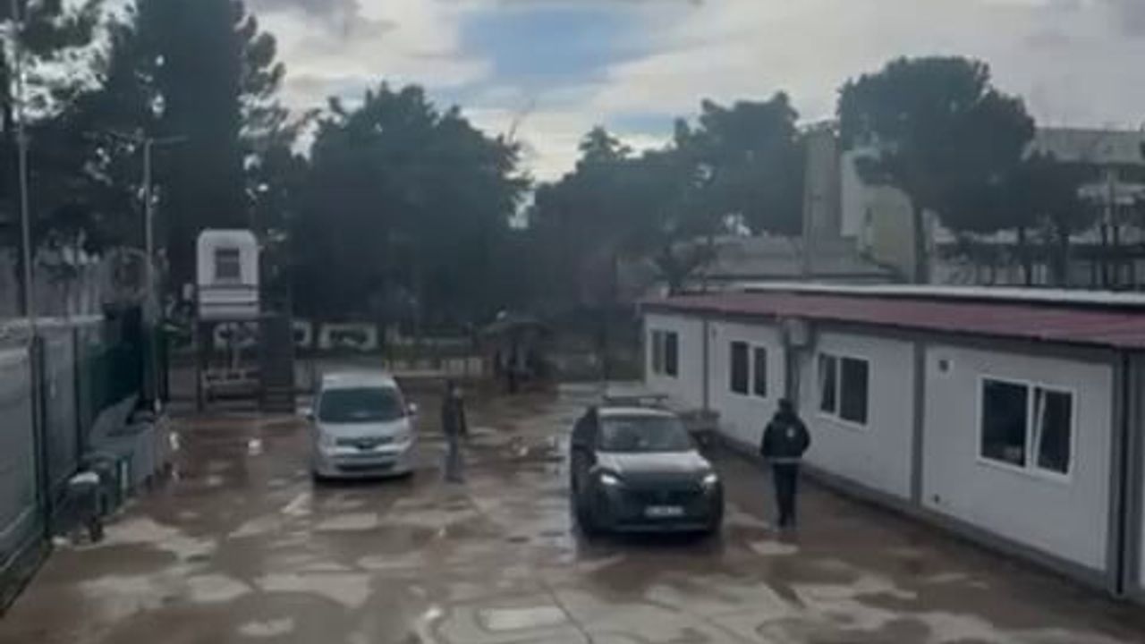 Sakarya'da SUV'ta 9 düzensiz göçmen yakalandı: Sürücü tutuklandı, araç para cezasına çarptırıldı