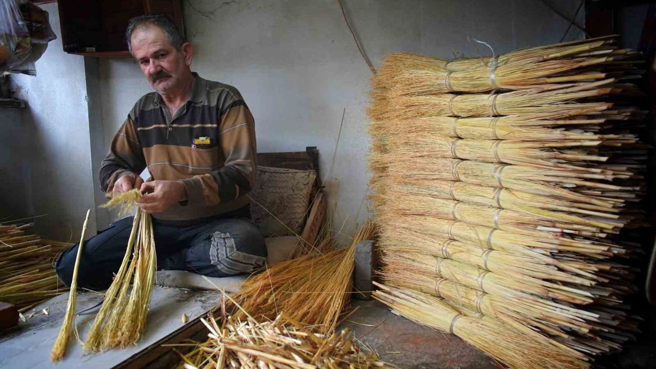 Sakarya’nın coğrafi işaretli ot süpürgeleri: Son ustalar ve tükenen bir meslek