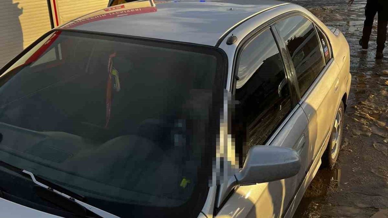 Sakarya'nın Kocaali ilçesinde 23 yaşındaki genç aracında silahla ölü bulundu