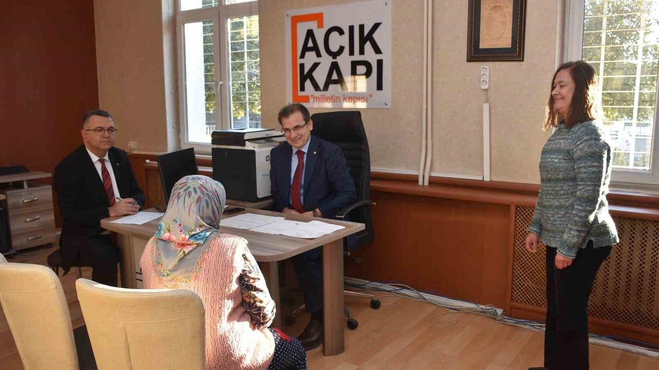 Salihli Kaymakamı Ali Güldoğan 'Açık Kapı'da Vatandaşların Taleplerini Dinledi