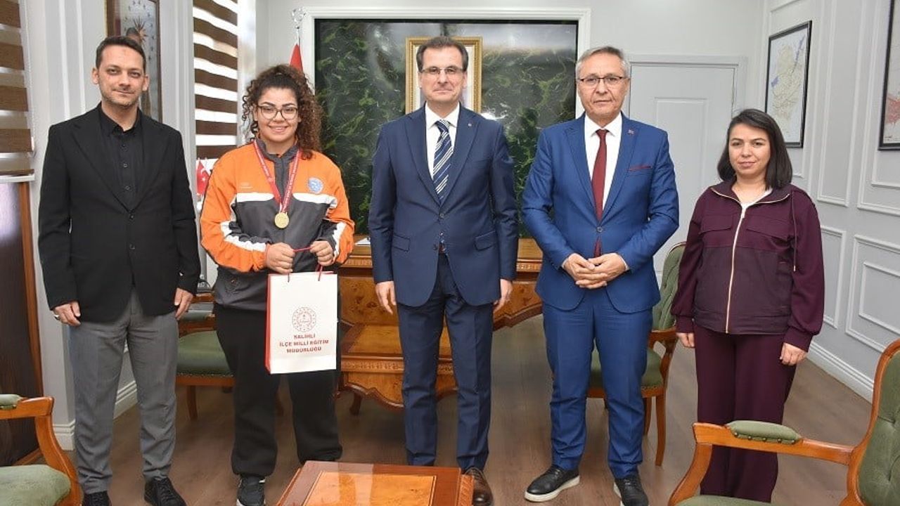 Salihli Kaymakamı Ali Güldoğan, Judo Türkiye Şampiyonu Mürüvvet Nur Özkan'ı Makamında Kabul Etti